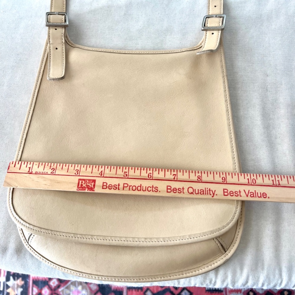 Vintage COACH No. C0P - 9135 Cross Body Bag in Bone - Picture 11 of 13